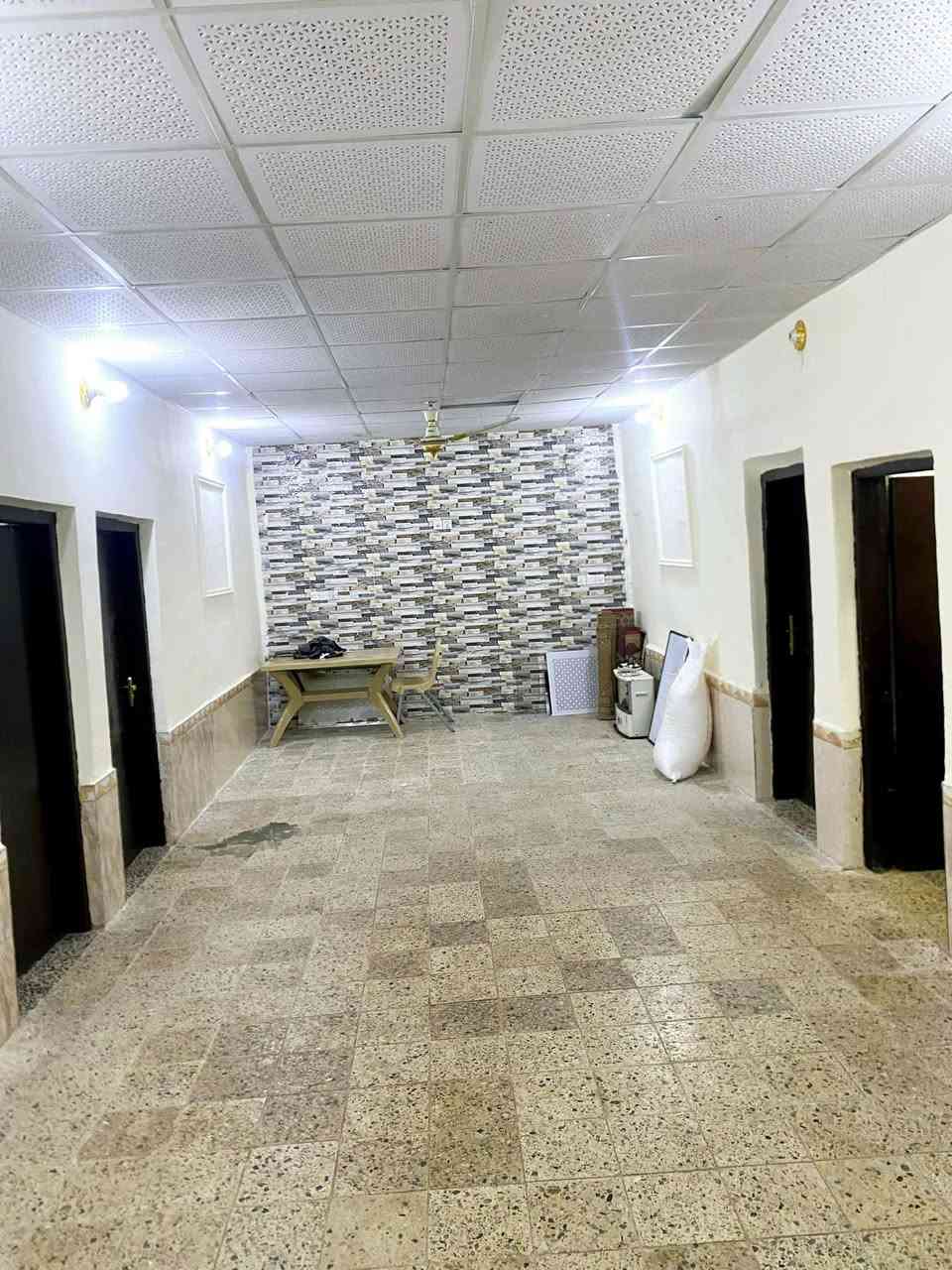 🏠 بيت : ملك صرف
🏠 مساحة : 260 متر

🏠 الموقع : قضاء الشافعية/ السايدين حسينية الامام علي ع 
جهة صيدلية جنات النعيم في فرع 

🏠 بناء طابوق عكاده 

🏠  استقبال كبير  ٨ متر + ٣ غرفة نوم + مطبخ حا ومطبخ بارد+ صالة ١٠ متر صافي + صحيات داخليه وخارجية + مدخل إلى الاستقبال + كراج ٧ متر + حديقة  + منور كبير ٧ × ٣  فية مخزن كامل

🏠 السعر 90 مليون وبي مجال للتواصل والاستفسار 

*********** او ***********
