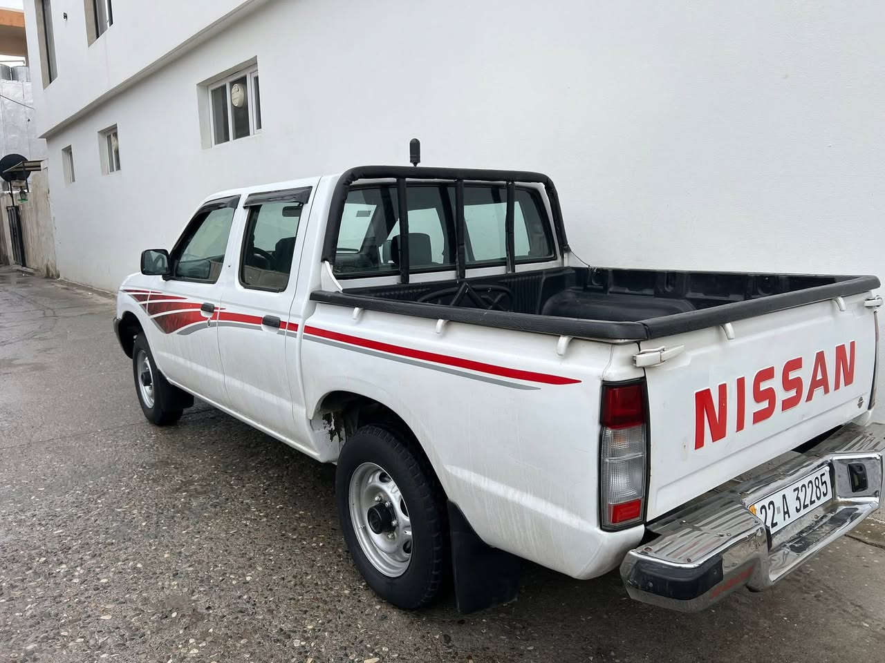 به ناوي خوا    ***********
نيسان پيكاب مؤديل 2002 ته بريد و پاوه ر
قوفل مه ركه زي و شاشه ئايپات
سه نه وي تا كؤتاي 2030 نوئيه 4 تايه ي لؤكم بو به ستوه
هه زه ي نوييه و به ناوي خؤمه تاحويل و غرامه به شه رت 
بؤياغ 3 په لاي زؤر بچوكي هه يه گير و مه كينه و هه موو شتيكي به شه رت 
بؤ نرخ ته له فؤن بكه خزمه تت ده كه م
