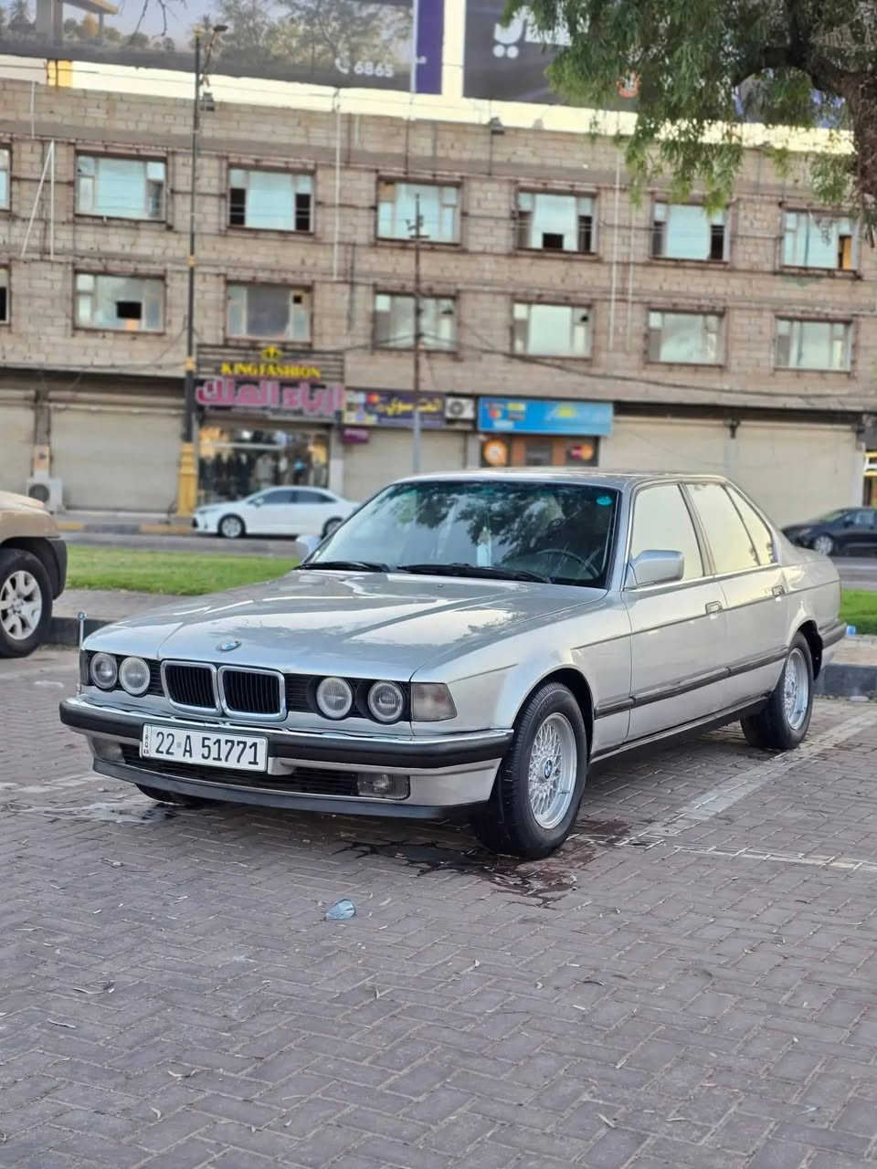 #السلام_عليكم_للبيع
 الفئة السابعة BMW 730i
موديل 1992 – وارد ألماني
8V أصل 
مكينة گير حدادية جاهزات وشرط 1/1
 الموقع: ديوانيه
رقم أربيل دولي
التحويل باسم المشتري مباشرة أو
وكالة سنوية جديدة لحد 2030,
 مواصفات  (رئاسية):
سلايت روف 3 طگاات
 بجم عريض أصل
 دبل إيرباك
 دبل جكمجة
 بطانة دبل نفّاضة 
 كشنات جلد أصل 
 كهرباء 16 حركة
 خزن ميموري
 تدفئة كشنات أمامية
 غرفة بلادية.حت تنتة وتكم بلاد مامدوشمات
 جعمقة ستيرن + باور كهرباء
 مروحة تبريد كهرباء
 تبريد جاهز
 دكة جرس دشبول بلاد وية السويچ وبل120
 بردة خلفية 
 سستم بردات رئاسي متكامل
 عوازل للحوض والصندوق بالكامل 
 عزل صوت 
سيارة شخصية مو مستهلكة
جاهزة 100%
مجهزة على آخر حباية
كلشي بيها نظيف وجديد وبلاد
تركبها تنسى الصناعي 
 ترهم استخدام يومي أو هواية BMW
تشوفها، تسمع صوتها، وتقتنع ياله تاخذ78
 وبيها مجال بسيط حك الجية/ديوانيه /دغاره ***********
***********/ اتصال او واتساب

