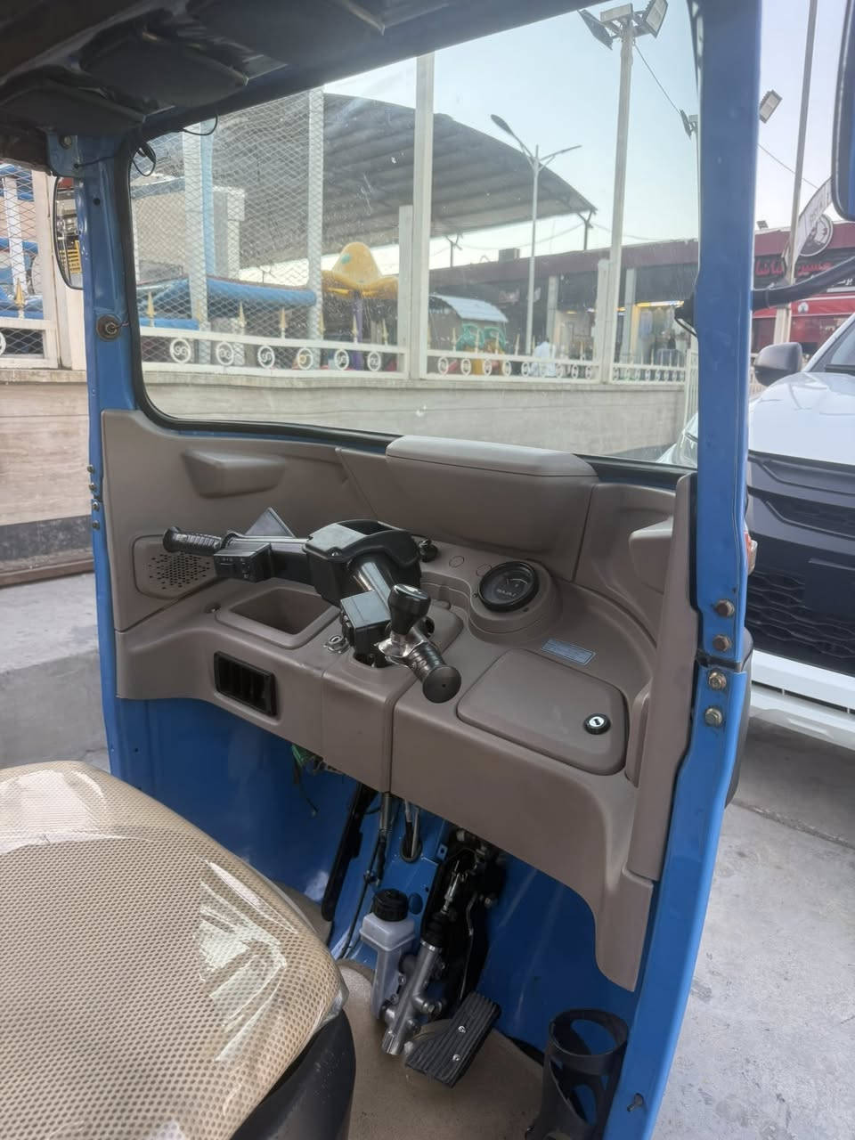 سلام عليكم اخوان تكتك للبيع
موديل 22مضلع 
الون ازرق 
رقم وسنويه ب اسمي بغداد شرط التحويل 
حاله المكينه كفاله عامه 
حاله الكشر نضيف نضافه 90% بي تعمير دوس  اربع اصابع لا اكثر 
وضربه خفيفه بلغد الايسر بارد 
السعر 9.750.000
التواصل اتصل على الرقم المذكور او وتساب ما متواجد فيس 
***********
العنوان بغداد الشعله
