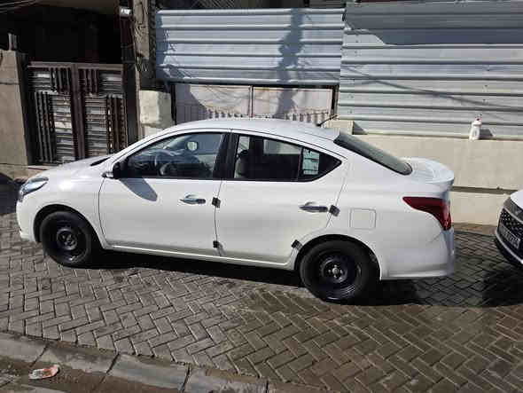 السلام عليكم نيسان سني 2025 #للبيع
السيارة ماشية ١٣الف رقم اربيل ب اسمي مكفولة بيهة فقط شخط بل جاملغ الامامي مكاني بغداد 

السعر 130 وبيها مجال
***********
