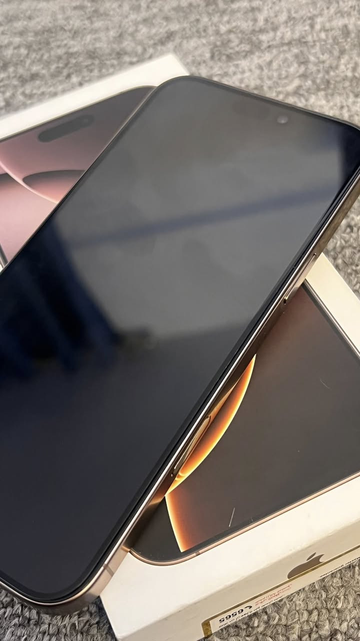 ايفون ١٦ برو ماكس ذاكره ٢٥٦ بطاريه ١٠٠/١٠٠ عدد دورات الشحن ١٤٨ بعده بالظمان ظمان ماسترر اصلي لا مجدد ولا شي ظهره مكسور السعر مليون ١٠٠ نهايته رقمي ***********

