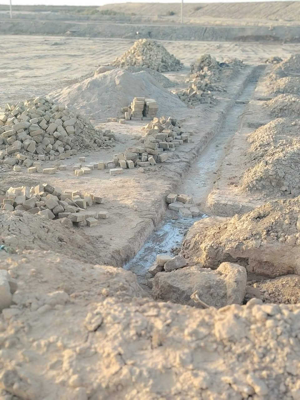 كاع لبيع مساحته ٢٥٠ سند ٢٥ يم صيطره مال مجبس منطقه جديده ماي وكهرباء مجود بس تبليط بعده يردون بلطونه سعر ١٣ مليون بيه ٤ دبلات كصر محفره بربعه مصبوبه ١٢٥  محفوره ١٢٥ بس كاع بصفه بيه رمل سياره بيه حصو بيه ٤ دبلات كصر ***********  تصال 👉
