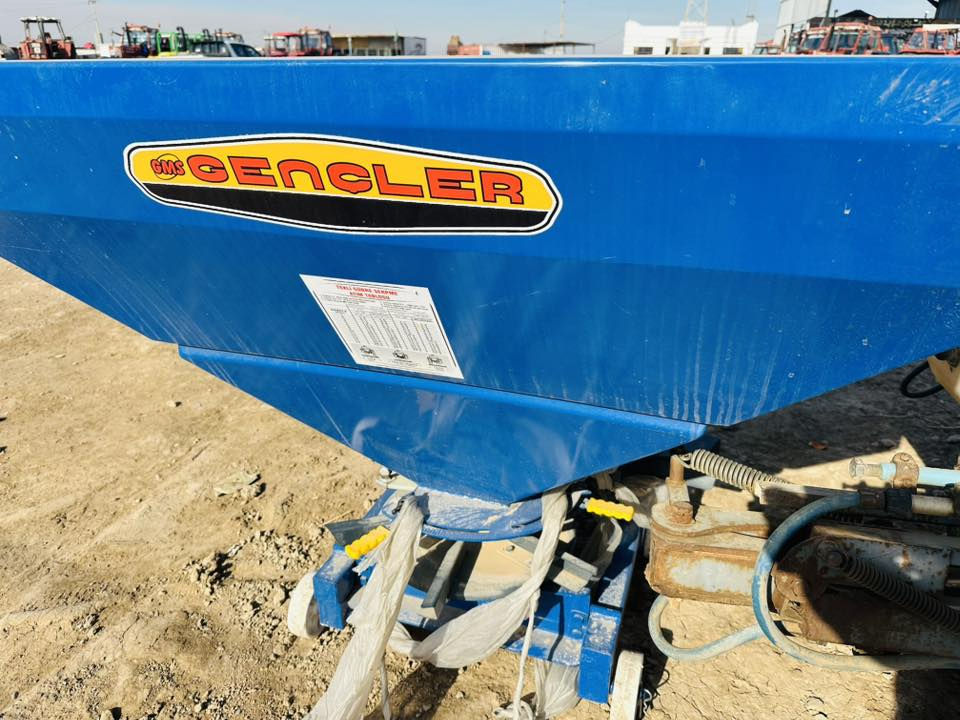 السلام عليكم للبيع باذراه جديداه خمس وزنات بستم + مرشه حجم 400 لتر مشتغله نص موسم مكفوله من جويت لحيم جناح ثقيل للستفسار اتصل ***********
***********
