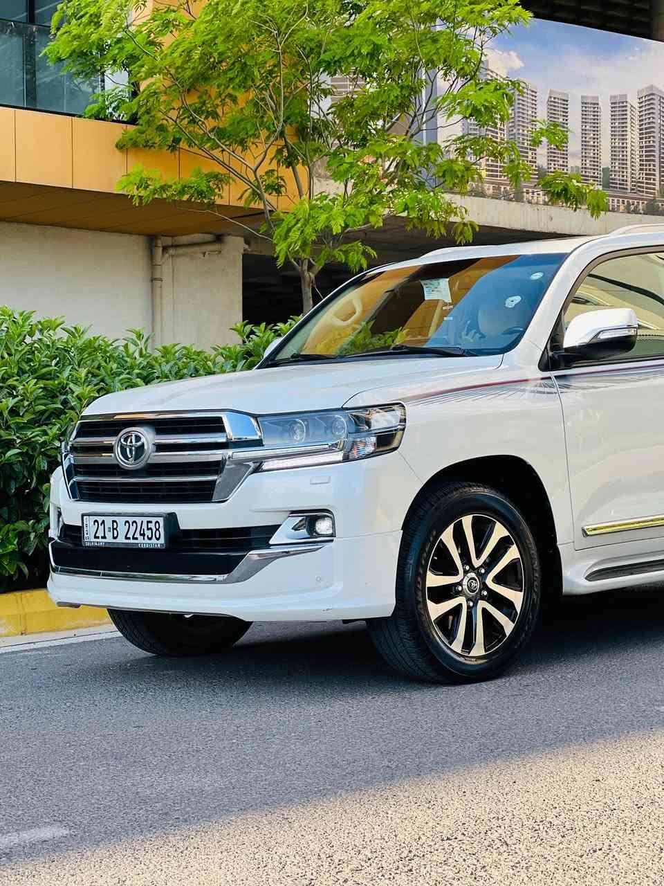 السلام عليكم 
🚘 للبيع | تويوتا لاندكروزر كراند تورنيك 
 GXR Grand Touring V8 
موديل 2019 
📍 الممشى: 45 ألف كم فقط حقيقي

✅ محرك V8 سعة 4.6 لتر (4608cc)
✅ قوة 304 حصان
✅ عزم 439 نيوتن متر
✅ كير أوتوماتيك 6 سرعات
✅ دفع رباعي دائم Full Time 4WD
✅ نظام Crawl Control للطرق الوعرة
✅دبل ماوس
✅كرسي السائق والسكن كهربائي
✅الصندوق كهربائي 
✅كشنات جلد
✅شاحن واير لس Wireless Charging
✅ثلاجة
✅تبريد مركزي
✅ خزان وقود 138 لتر
✅ ليدات أمامية مع DRL
✅ فتحة سقف
✅ مرايا كهربائية قابلة للطي
✅ ستيب جانبي
✅ شبك كروم Grand Touring
✅ سبويلر أمامي وخلفي
✅ حساسات أمامية وخلفية
✅ كاميرا خلفية
✅ ويل ألمنيوم سبورت
✅ تشغيل بصمة Smart Key
✅ تبريد كونسول وسطي
✅ ستيرن جلد وخشب
✅ شاشة ملاحة 10 إنج
✅2شاشات خلفية
✅ بلوتوث + USB
✅ تحكم من المقود
✅ مكيف أوتوماتيك مزدوج أمامي مع مكيف خلفي
✅ داخلية بيج نظيفة جداً
أنظمة الأمان:
✅ ABS
✅ VSC مانع الانزلاق
✅ EBD
✅ Hill Start Assist
✅ نظام مراقبة ضغط الإطارات
✅ وسائد هوائية أمامية وستائرية
✅ ISOFIX للأطفال
✅ بدون أي حادث
✅ بدون تبديل أي قطعة
✅ ممشى أصلي 45 ألف كم فقط
✅ مالك واحد منذ الشراء
✅ مغلفة نانو سيراميك للمحافظة على الصبغ واللمعة
✅ صيانة دورية ومنتظمة
✅ لا تحتاج أي مصروف
✅ جاهزة للفحص بأي مكان

سيارة بهذا الموديل وبهذا الممشى وبهذه الحالة نادراً ما تتوفر بالسهولة ، والعارف باللاندكروزر يعرف قيمة سيارة موديل 2019 وممشاها 45 ألف فقط
سيارة مشتريها صفر km ، وأنا المالك الوحيد إلها من سنة 2019 ولحد الآن، استخدام شخصي وبيت، ومحافظ عليها بصورة استثنائية.

💰 السعر: 535$ 5 شدات و 35 ورقة
اشتريتها بسنتها  بحدود 70 ألف دولار (7شدات) وحالتها الحالية تشهد على مقدار العناية والمحافظة عليها وبالعافية على الي تصير قسمتة 

📍 الموقع: السليمانية
📞 التواصل: ***********
متواجد واتساب فايبر ماسنجر السليمانية, العراق
