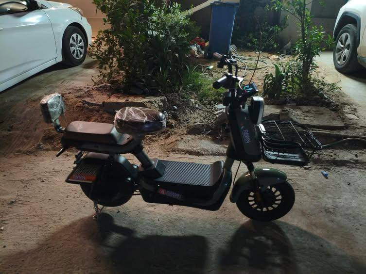 سلام عليكم دراجة شحن ريان موديل 2026 اربع بطاريات سبيكر بلوتوث السرعة 40 حقيقي 3 تسارعات جميع الازرار شغالة سويچ الاصلي و ثنين سبير الدراجة نضيفة و مكفولة من ناحية الأداء السعر خاص *********** مراسلة واتساب
