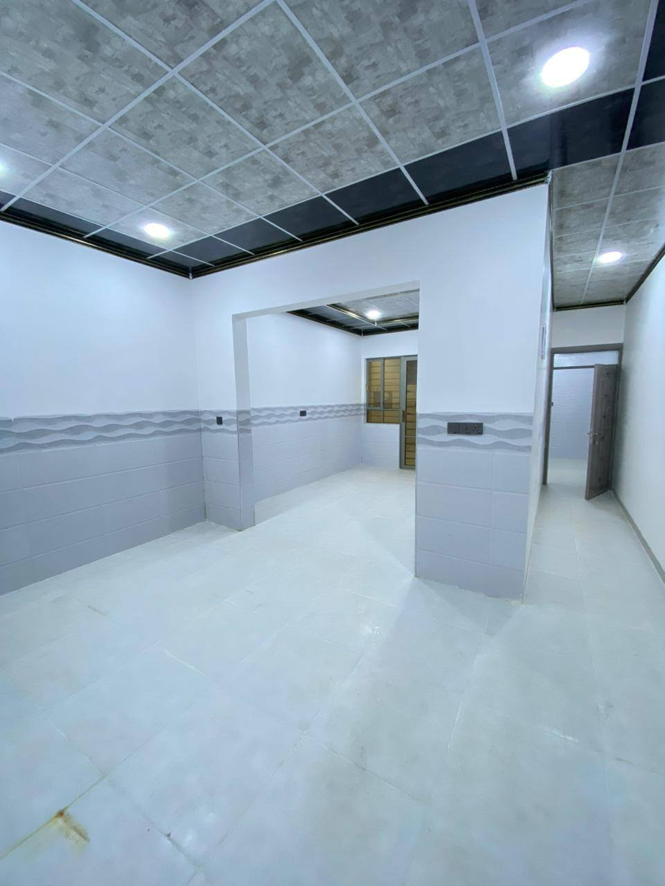 دار للبيع
حي الملايين خلف الگمرك 

يبعد عن الگمرك 150 متر

مساحة 100 متر  طابقين 

طابق الأول غرفة نوم + هول مطبخ مشتملات استقبال 

طابق الثاني هول + غرف نوم 2 + مشتملات 

تبليط ماء كهرباء 

واجها 5 متر * 20 

سعر 93  مليون بي مجال 

للاستفسار اكثر 

***********

***********
