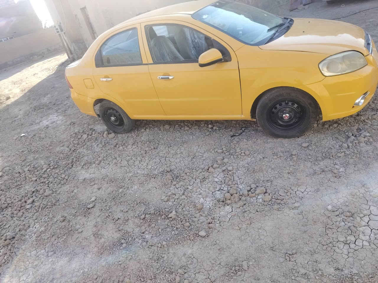 افيو موديل ٩ خليجي مسكر محرك وكير حاويه شرط وظمان حداديه تخم تاير صبغه فرن ماذب عليهه ربع دينار كبل للشارع ترايك وين ماتريد السعر ٤٧ ورقه مكان السياره الكرامه الصفران *********** هاذه رقمي الاستفسار
