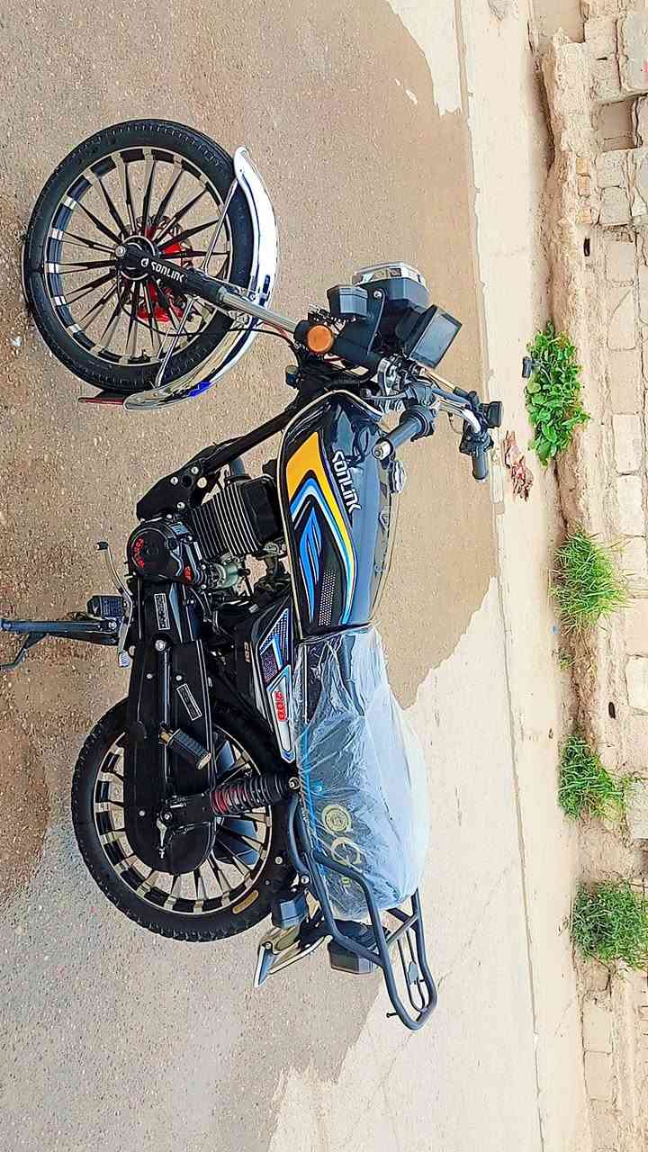 السلام عليكم للبيع دراجه سيفان دراجه زيرو كفاله عامه صار لها سبوع طالعه من الوكيل بس سبب الضروف مكينه 200زنجيل تشغيل عن بعد مكاني واسط صويره هذا رقمي ***********
