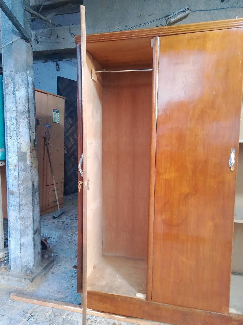 سلام عليكم كنتور ابو تلاثه نضيف كلش كلش كلش ماكو اي عيب بي سعره 160بل عافيه عل ياخذه يوجد توصيل فقط بغداد التواصل ***********
