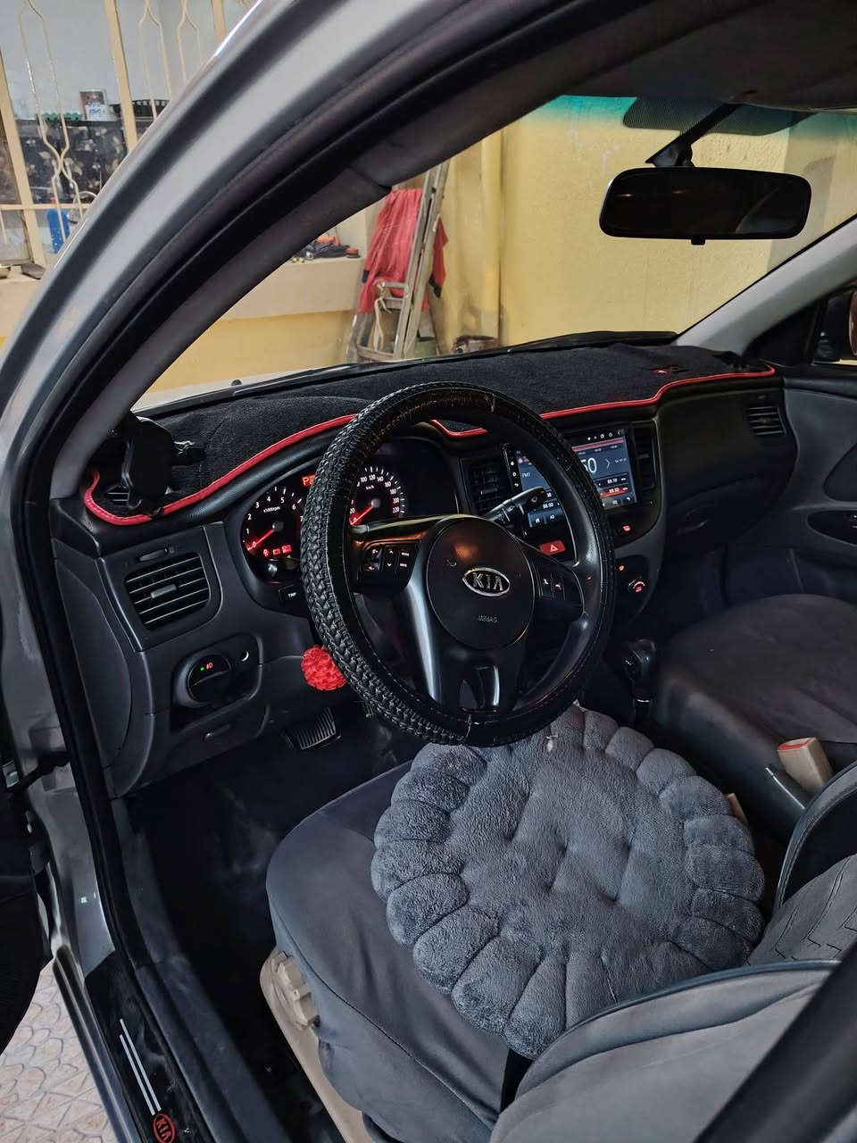 للبيع كيا ريو برايد 2012 فول مواصفات عدا البصمة بدون صبغ ولا بار السعر 115ورقة بيها مجال الإتصال على ***********
