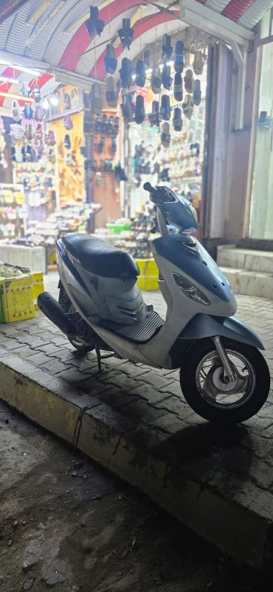 سلام عليكم ماكس منغولي للبيع كفاله عامه كله بلاديه مختمه ختم واحد صاله اقل الشهر من طالعه الدراجه سلف هندر برغي مامفتوح بيه شرط شلعه معدل جديده للاستفسار ***********
