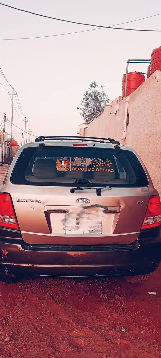 السلام عليكم 
سورنتو 2005 بانزين ادوات مكصوصة 38 $ البصرة شط العرب ***********
