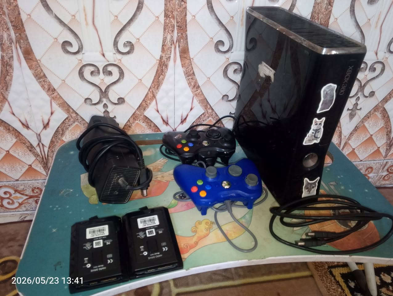 جهاز اكس بوكس 360 للبيع مع ملحقاته كافه اضافتاً الى 124 لعبه و جوستكات 2 لم يعرض على التصليح مطلقاً و سعرهُ 150 الف    العنوان ناصريه طاقه حي الشهداء الرقم :***********
