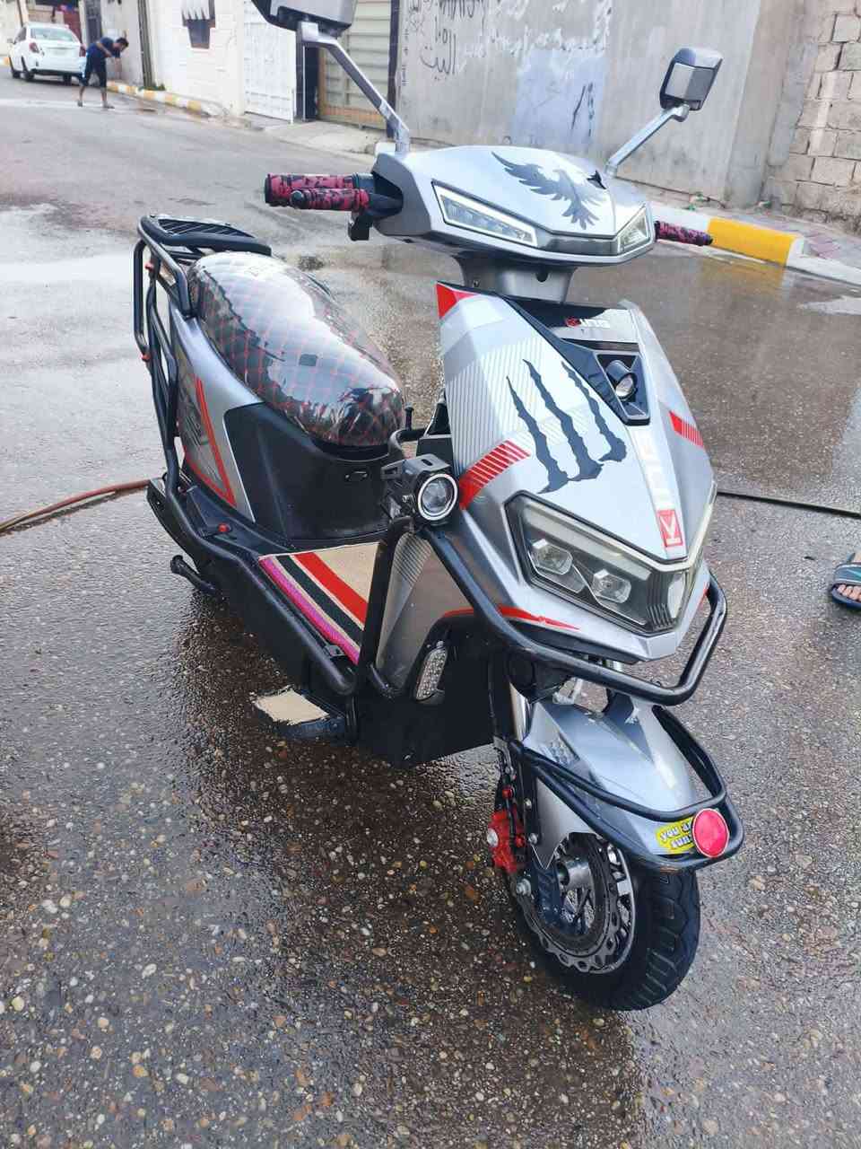 شبح كنگ
دراجه 6 بطاريات مسطره كبيره مو صغيره يقرن 10 ونص 
دراجه نضافه 100 بالميه دراجه ماناقصه برغي تشغل. وتطلع 
للبيع فقط 600 وبيهه مجال 
***********
