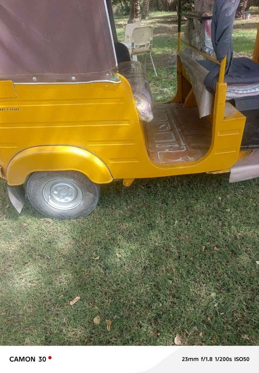 مكلف بالنشر اخوان 
للبيع تكتك رقم وسنويه واسط موديل 20
جاهزه من كلشي گبل للشغل 
تخم تاير جديد 
بيها لغد ومعمره دوسات 
السعر 6200
مكاني واسط قضاء النعمانيه 
***********         👉     رقم صاحب التكتك
***********
