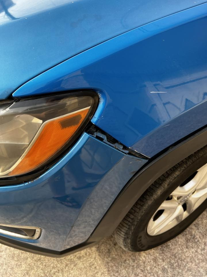 السلام عليكم
جيب كومباس ٢٠١٧ فئة سبورت 

مكينه ٢٤٠٠  المرغوب

كير اوتوماتيكي ٩ نمر الماني 

بيهة اربع قطع صبغ 

السياره نظيفه على ايدي الله شاهد ربع متصرف عليهة 

ماشيه ١٢٦ الف كيلو 

السياره مكفوله مكينه كير حداديه تبريد 

للمراوس ب تويوتا يارس كروز او سيدان حديث وانطي فرق 

متواجد على الماسنجر 

رقمي : ***********
