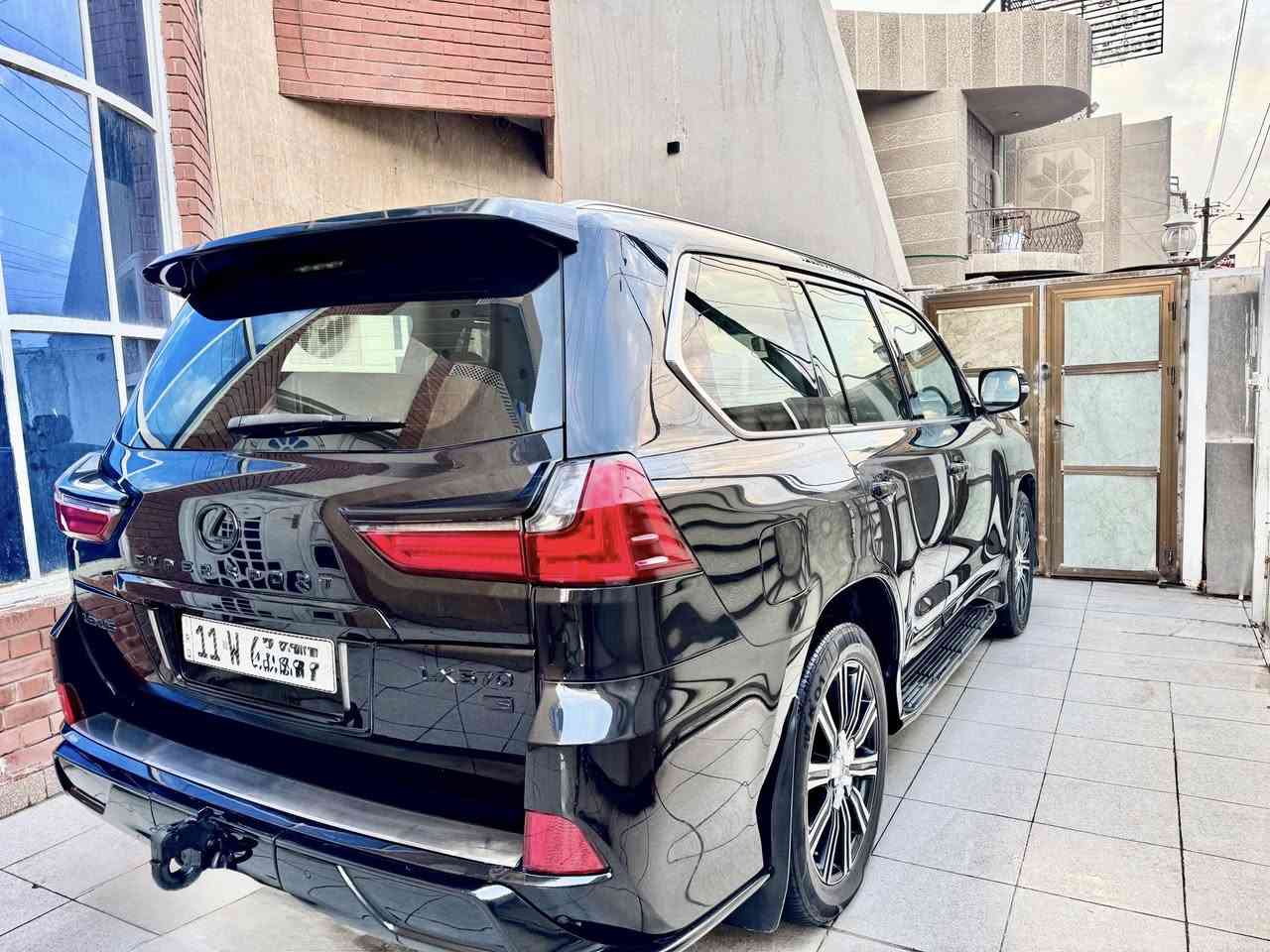 لكزس 2018 رقم بغداد فول مواصفات 1/1 
فتحة بصمة حساسات 
كامرات شاشات 
رادارات جكات 
كشنات كلها كهرباء وتدفئة تبريد
وباقي المواصفات المعروفة
جديدة بدون صبغ 
بيها PDR قليل بالباب 
كير محرك حدادية تخم تاير كلة جديد 
***********
