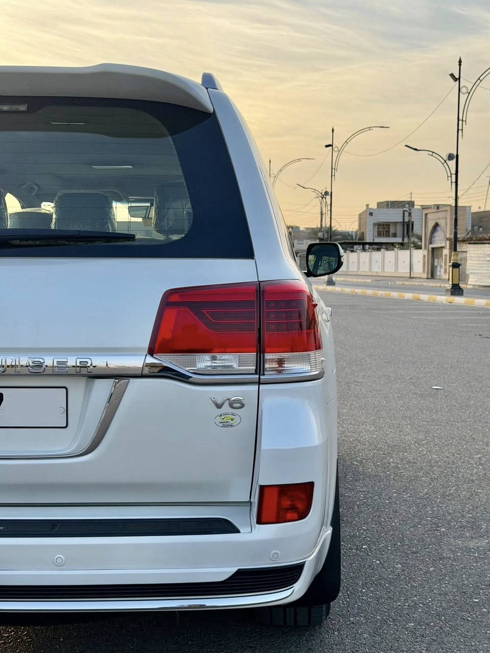 السلام عليكم للبيع لاندكروز موديل 2019ساز باب اول رقم اربيل بسمي  تحويل ثاني يوم  مكفول كفالة عامه من كلشي حته الدعاميات كفاله 
محرك سيارة 4000. V6
فول موصفات 1/1
دشبول ليزري
بصمه تشغيل 
بصمه أبواب لمس 
تشغيل عن بعد 
فتحه سلايت
كشنات ثنين كهرباء 
كشنات جلد  
زراكات 
مري شفط 
شاشات خلفيه   
سبعه راكب 
ثلاث قطع تبريد 
حساس امامي 
حساس خلفي 
وباقي موصفات المعروفه 
السياره جديده حته اسبيرها منازل وتخم تاير جديد 
ماشيه 113 الف حقيقي 
السعر :اتصل
الاستفسار اتصل على الرقم 
***********
مكان السيارة الأنبار رمادي
