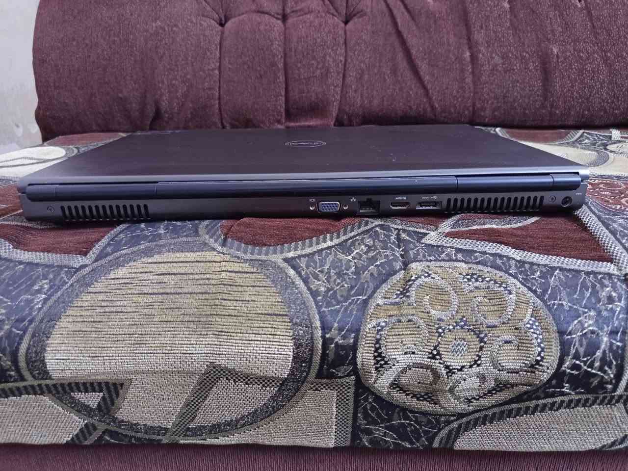 DELL PRECISION M6800
المعالج: Intel Core i5-4300M بسرعة 2.60GHz، 4 أنوية   • الرام: 8GB DDR3  • كارت الشاشة: كارتين شاشة   1. NVIDIA Quadro K3100M بسعة 4GB DDR5 مخصص للتصميم والريندر   2. Intel HD Graphics 4600 مدمج   • التخزين: هاردين   1. SSD 256 GB Casper سريع للنظام والبرامج   2. HDD 512GB للتخزين   • النظام: Windows 10 Pro 64-bit أصلي   • الشاشة: 17.3 بوصة، دقة FHD
ويا UPS نقص بس بطارية 
السعر 300 الف و بي مجال     المكان بغداد الدولعي. 
الرقم : *********** بي واتساب
