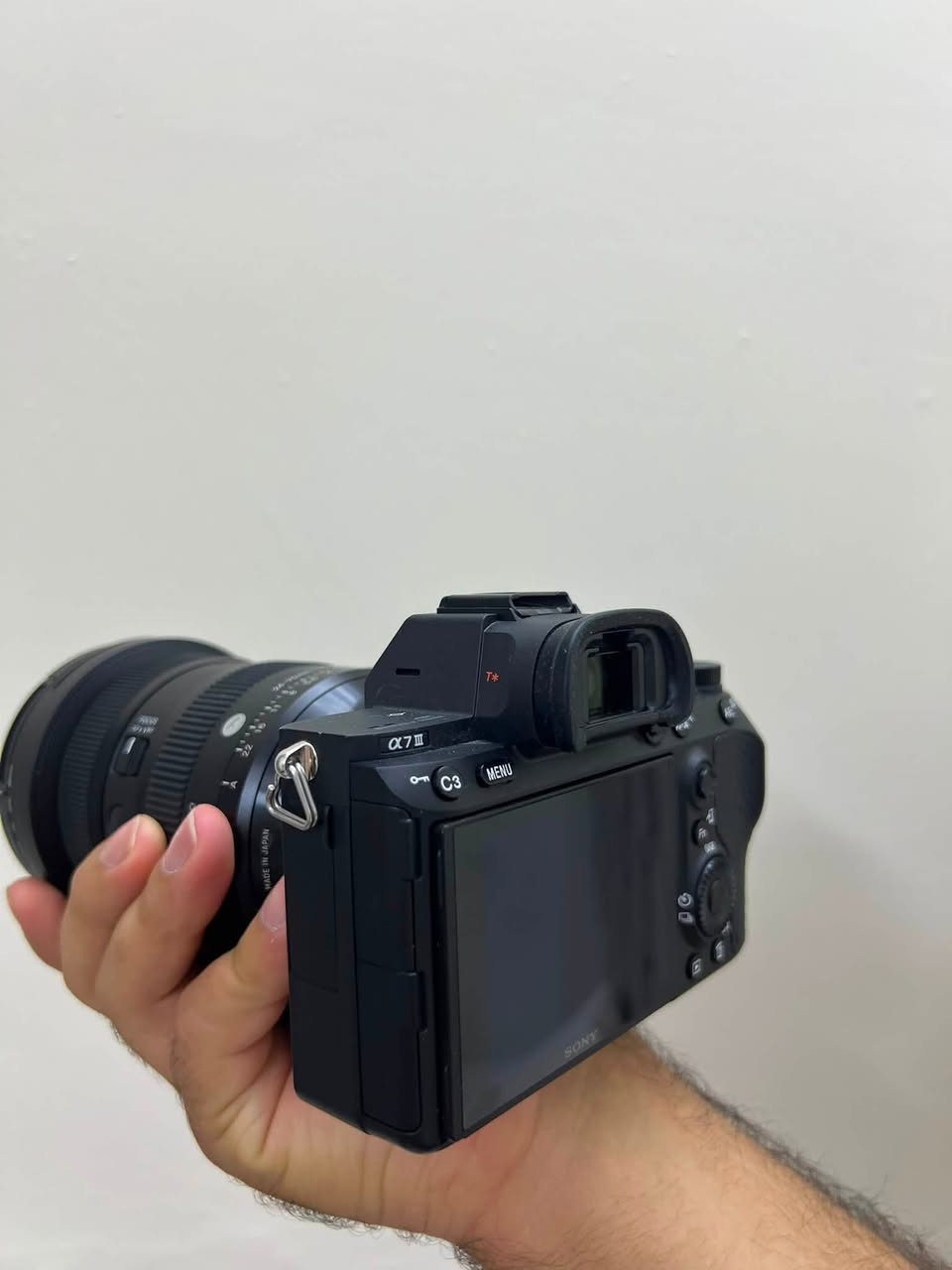 السلام عليكم
كاميرا sony a7iii للبيع 
مع عدسة Sigma (24/70)
نظافة 100%
اشتريتهة بشهر ال11
مكاني بغداد
السعر 2 مليون و750 الف دينار
للتواصل ***********
