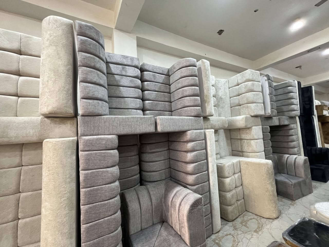 كل ما هو جديد وعصري تجدونه في 
معرض مودرن هاوس الشطرة   
#تحطيم_الاسعار
#موديلات_حديثة
#الوان_مميزه
#شغل_درجة_اولى
#تخفيض
وكذلك متوفر #بالتقسيط_المريح_بدون_مقدمة
@أبرز المعجبين 
***********
