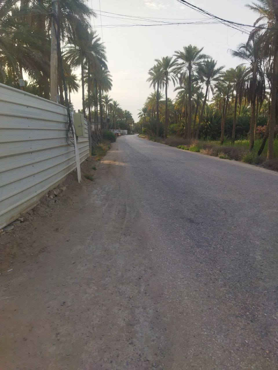 اخوان #للبيع دونم وربع سند 25 بأسمي تحويل اسهم مع بيت مساحته 200متر يحتوي على 3 غرف نوم وصاله وستقبال ومطبخ ومجمع صحيات وكذلك صحيات خارجيه مع حديقه مساحتها 100 والبستان حلوه ومعموره بيها اشكال الاشجار والنخيل والبيت صاير على الشارع تبليط كافة الخدمات متوفره مكانه كربلاء الحسينيه (شارع الشاهر) او منطقه العواره الوسطى تبعد على مركز المدينه 15 كيلو تقريبا السعر 250 مليون وبي مجال للشراي   للاستفسار اكثر اتصل ***********

