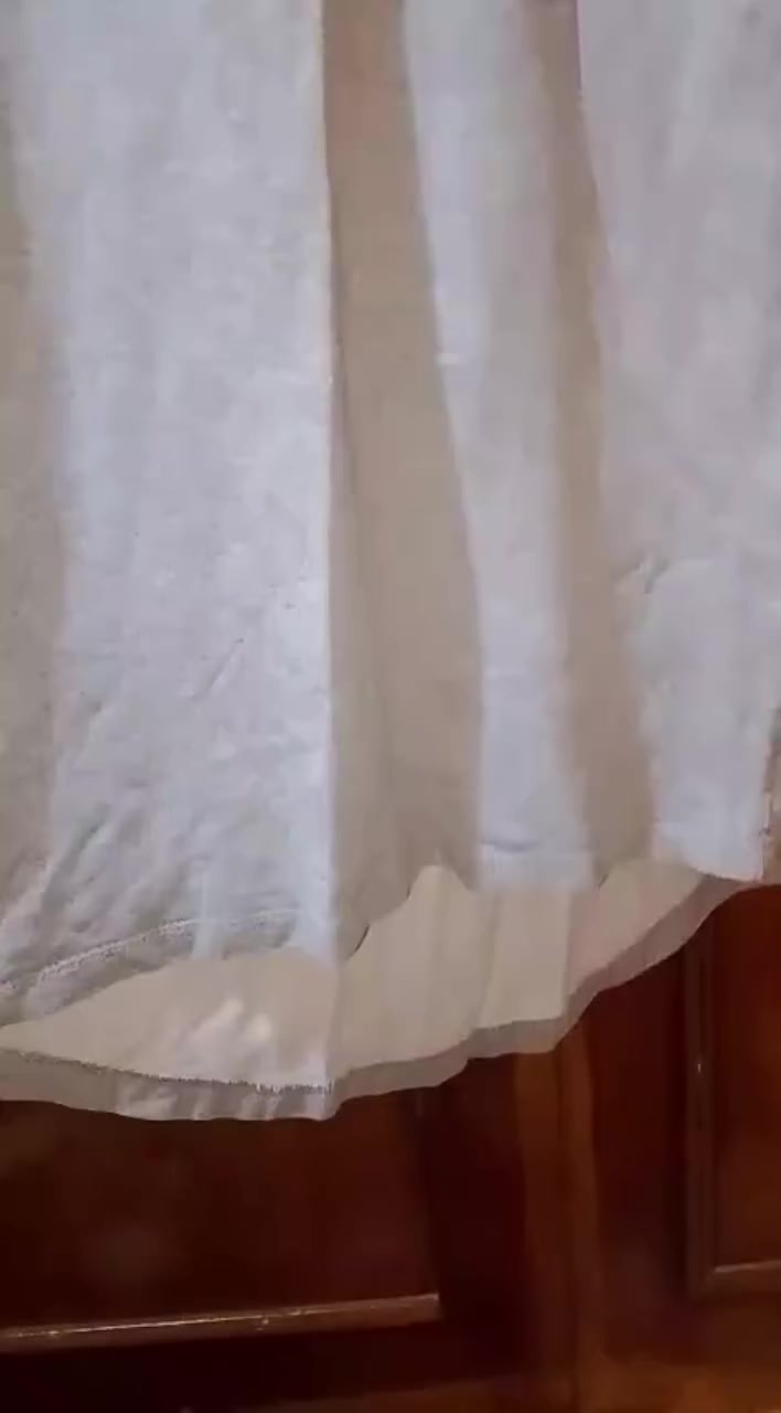 الاحذاء جديد و قياس 39
لبست الاطفال جديه ملبوسه بس مره 
و فستان الابيض طويل ملبوس مره 
و فساتن مروني قصير جديد 
توصيل اكو


**إذا كنت صاحب هذا الإعلان وتريد حذفه لأي سبب، رجاءا أرسل رسالة إلى الدعم الفني**