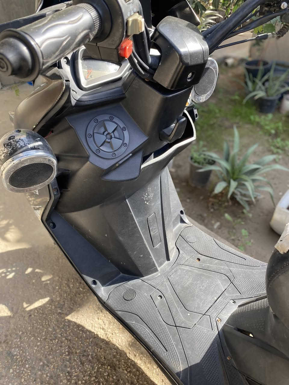 دراجه سترونك للبيع
الدراجه موديل 2023 
الدراجه جديده وكلشي بيها شغال
دراجه واحد ع واحد
نقص بيها بس الهندر  فقط الهندر
الباقي كله شغال 
سعر الدراجه 600 الف  وبيها مجال بسيط للشراي 
مكاني حله /حي العسكري / شارع 30 
***********
