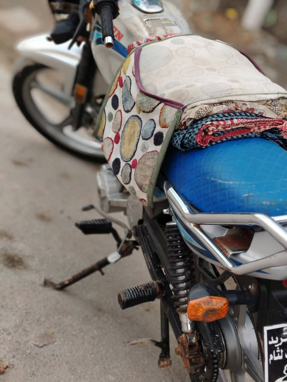 سلام عليكم دراجه البيع موديل 20 وراق اصولي محرك مكفول دراجه شغاله سلف هندر اشاير دبل شاره عالي ناصي الدراجه كامله  من كل شي شوفت عيونكم رقم *********** لمو شراي لا يتصل اخوان
