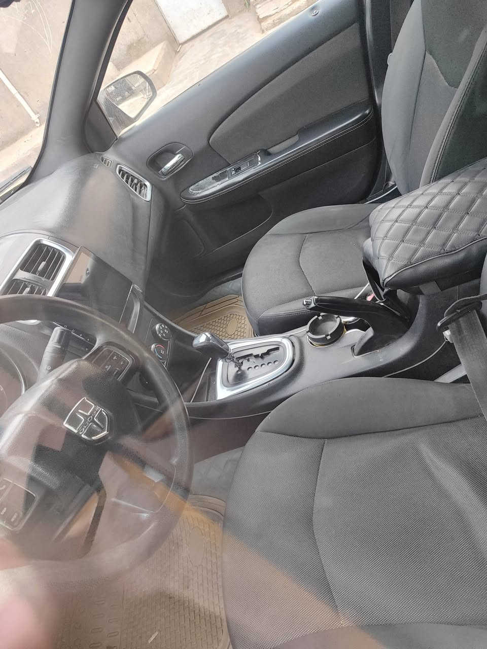 دوج افنجر 2014 بسمي مصفره وجاهزه كير جديد ضفيره جديده محرك نضيف عوزها بس تبريد وترتيبات للكشر الخارجي بيع او مراوس بخصوصي السعر 59
***********
