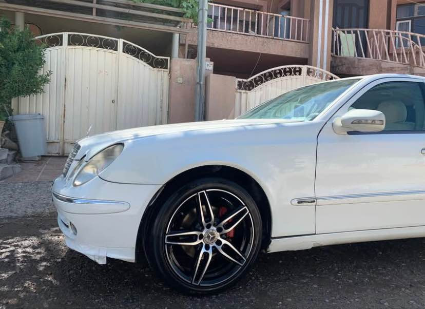 مارسیدز مۆدێل ٢٠٠٣ ئاڕمی هەیە ڕەقەمی بەخدادە . مەکینەی غەواسە  بێ بۆیاخە سەیارەکە پاک و بێ کێشەیە نرخی ٨٣ گەڵا و مەعەمەلا    گۆڕینەوەش ئەکەم لەسەر دڵ گرتن. لە سلێمانیم. *********** السليمانية, العراق
