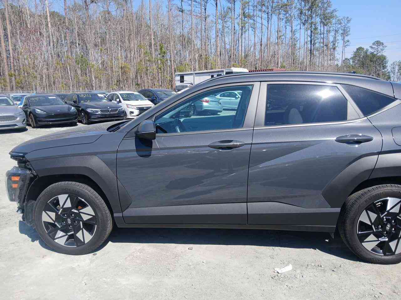 السلام عليكم مرخصت الادمن المحترم كونا 24 السياره داخله مدفوعله كمرك بدون تصليح السعر 140 للحادث موضح بلصوره بدون تصليح 
السياره 
بصمه 
حساسات 
رادار
اشاير + هيتر مري 
شاشه 
ماشيه 17000 
كامره 
تنفس اصطناعي
مكينه 2000 
موجوده بالبلديات ***********
