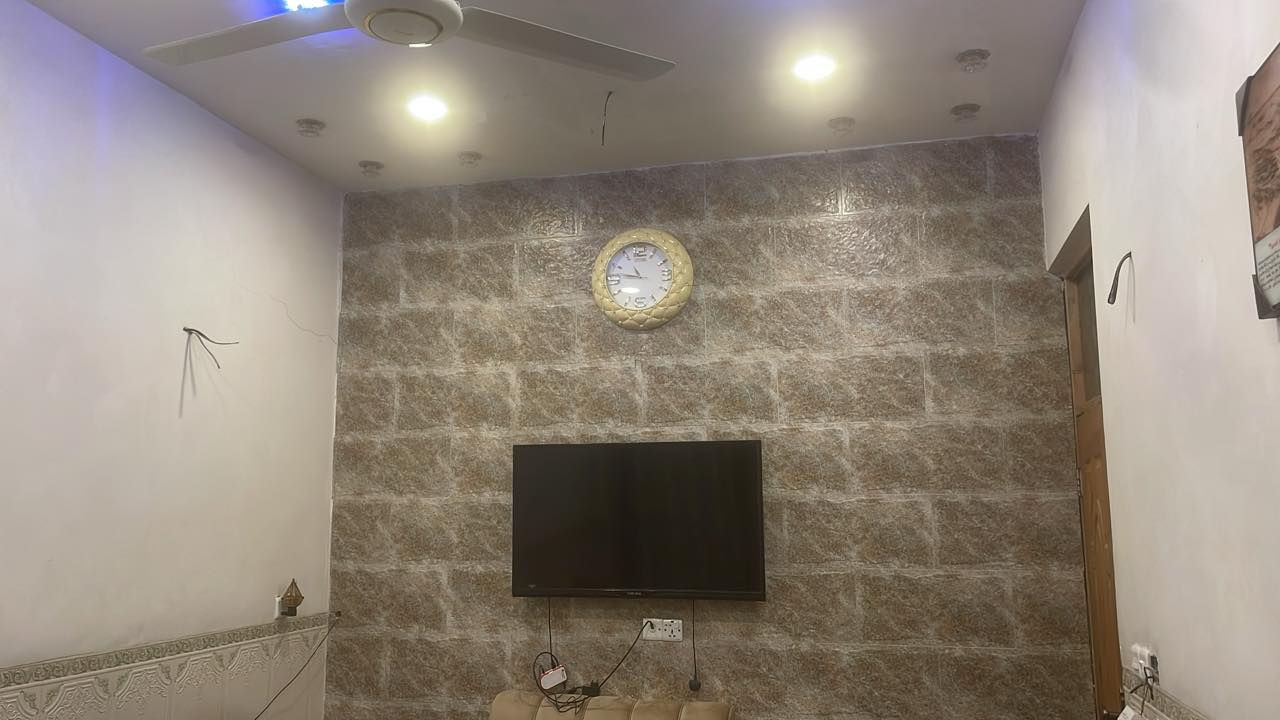 من رخصت مدير المحترم لبيع ١٠٠ متر طابق واحد شارع ٢٠ فرع صيدليت الفيحاء بيت بناء جديد معه اثاث سبلات عدد ٣ معه مجمده غساله بلازمات ٣ منضومت كامراات معه تخم جديد معه منضومت كامرات *********** يالله اي معلومه رقم تلفون مثبت
