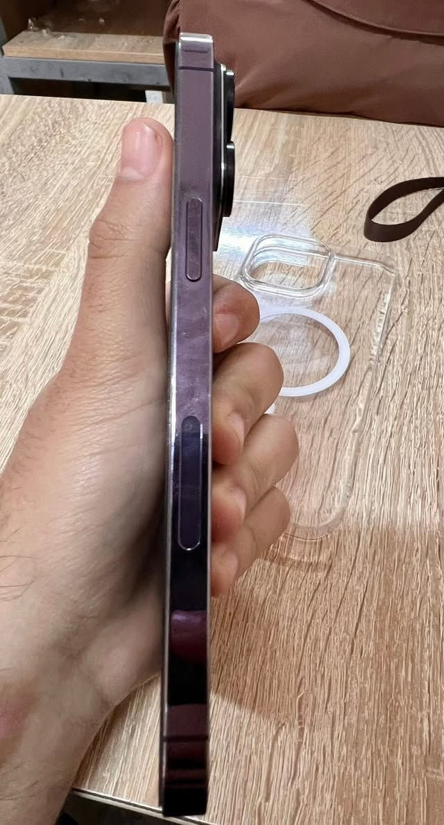 للبيع 14 pro max شرط ما مفتوح وتر بروف
جهاز بلادي شرط شخط مابي كامل ملحقات مع كارتونته 
بطاريه 83 
ذاكره 256
السعر 900 بي مجال مكاني صلاح الدين بيجي 
الهاتف ***********
