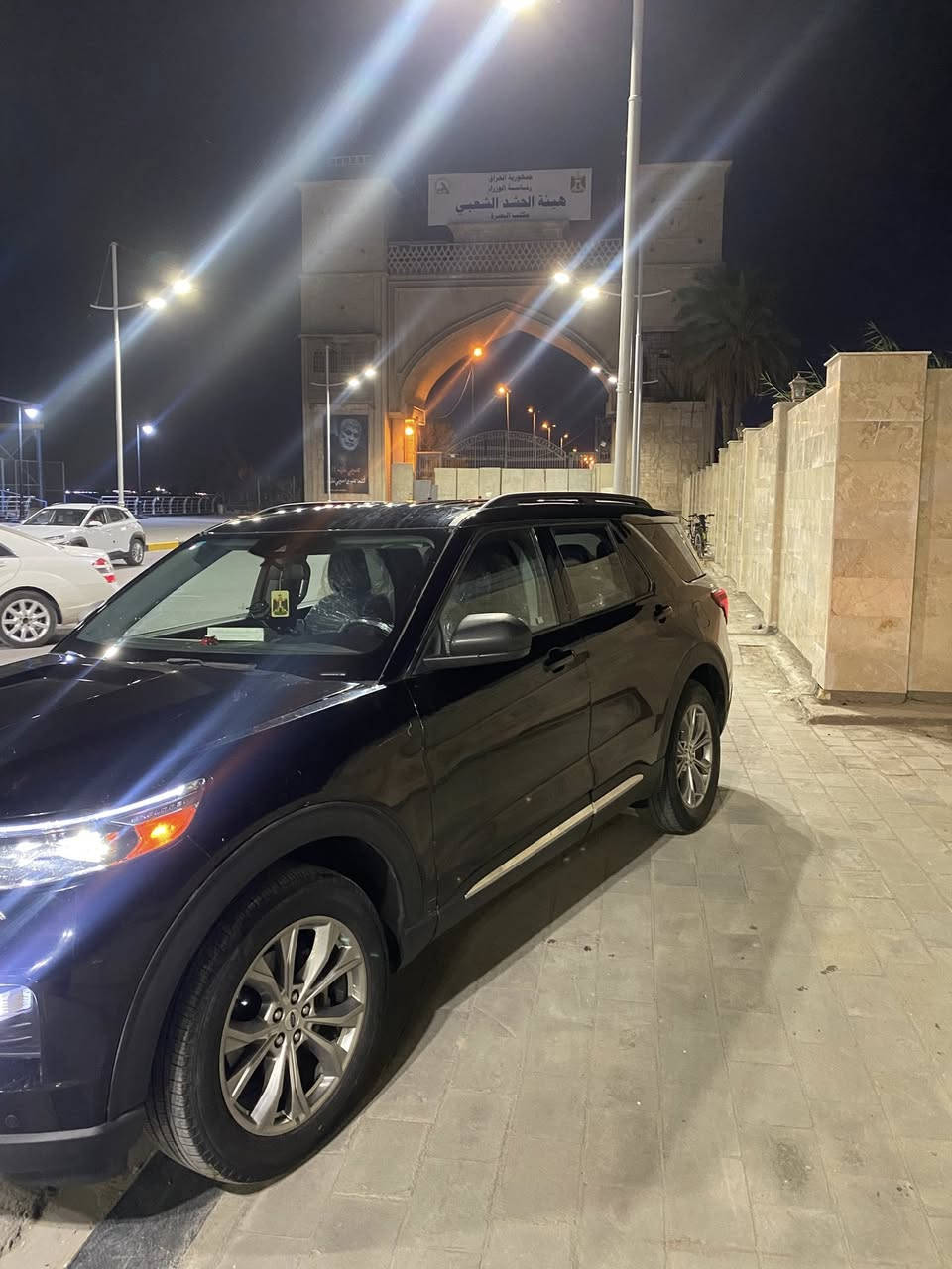 اكسبلورر 2022
رقم بغداد انكليزي جديد صورها قبل تبديل رقم 
بااسمي ومكاني بل بصرة  
مواصفات اكس ال تي فول ماعده الفتحة 
كشنات جلد سبعة راكب نقاط عمياء ورادارات وحساس خلفي وكامرة خلفية كشن كهرباء محرك اربعة سلندر وباقي المواصفات المعروفة والواضحة بل صور
ضربتها الجاملغ مبدل اصلي نفس اللوان والبنيد مبدله وصابغه شاصي ولغد تجي تشوفه وشرط الفحص كذالك مكفول وباقي قطع السيارة ماكو لا بارد ولا صبغ ولا اي تعديل الا بعض الخدوش البسيطة الي صارت بسبب التحميل الي ماتبان الا من تقرب منها يعني مكفولة ماعدة هلقطعتين الي ذكرتهم ايرباك بيها بس ستيرن وبردات ومرجعة سستم سيارة كاملة على اخير حبة كلشي بيها جاهز وبدون اي مشاكل وماتحتاج اي سيرفس حدادية كاملة مسويلها صيانة ببغداد قطع غيار من الوكالة كلها مابيها اي قطعة تجارية ماشية حاليا 30 الف ميل كهربائيات كلها سليمة وشغالة محرك وكير كذالك جدد سيارة فورويل 
وباقي التفاصيل الي نسيت اذكرهم اتصل بيه وتدلل اشرحلك الي ببالك 
*********** 
سعرها 220 وبي مجال بسيط لاتخابرني اذا تكسر بيها لان مكلفتني اكثر لاكن مستعجل على البيع لااكثر وغير متوفر على الفيس بوك وتحياتي
