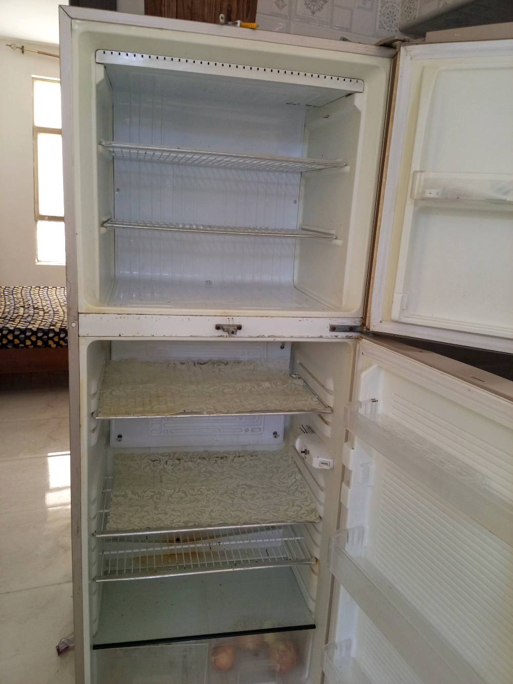 مبرده حجم كبير سعر ٩٠ وثلاجه جنرال نظيفه جدا سعر ٢٠٠