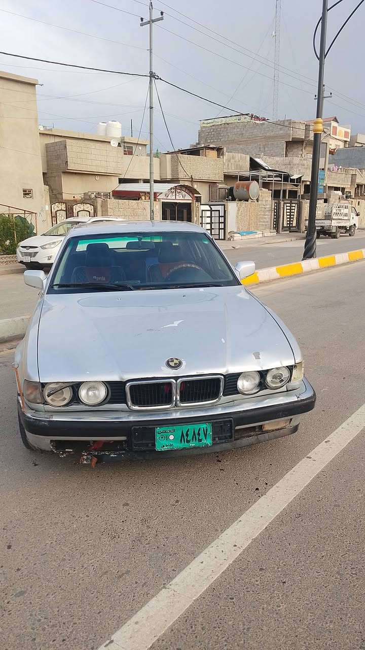 السلام عليكم اخوان عدنه هاي السيارا بي ام حجم 735 اصل سياره محور 8 سلندر سياره كير  محرك شرط السعر 30 بي مجال مكان موصل 🫡 ***********
