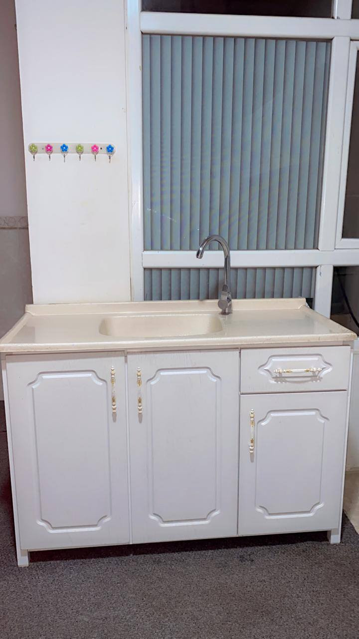 📢 کاونتەرێکی زۆر خاوێن بۆ فرۆشتن (مۆدێلی دار و ئەلەمنیۆم)
​سڵاو هاوڕێیان، کاونتەرێکی زۆر مۆدێرن و تایبەت بۆ فرۆشتن، دیزاینێکی جوانی هەیە کە لەگەڵ هەموو چێشتخانەیەک دەگونجێت:
​جۆری دروستکردن: چوارچێوەکەی ئەلەمنیۆمە و ناوەکەی (دەرگاکانی) داری پلە یەکە.
​قەبارە: درێژییەکەی ٢ مەترـە.
​مەخسەل: ١٢٠ سانتیمە و زۆر خاوێنە.
​دۆخ: زۆر نوێیە، بەبێ هیچ شوختێک و بە گەرەنتی خاوێنی.
​شوێن: هەولێر.
​
​بۆ پەیوەندی و زانینی نرخ:
📞 *********** أربيل, العراق
