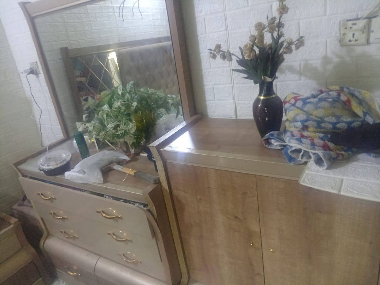 غرفه نوم اخ جديد تركي تصميم عراقي و ب نسبه البيبان اني شالعهن السعر 850 الف و بيها مجال 
التواصل:***********
