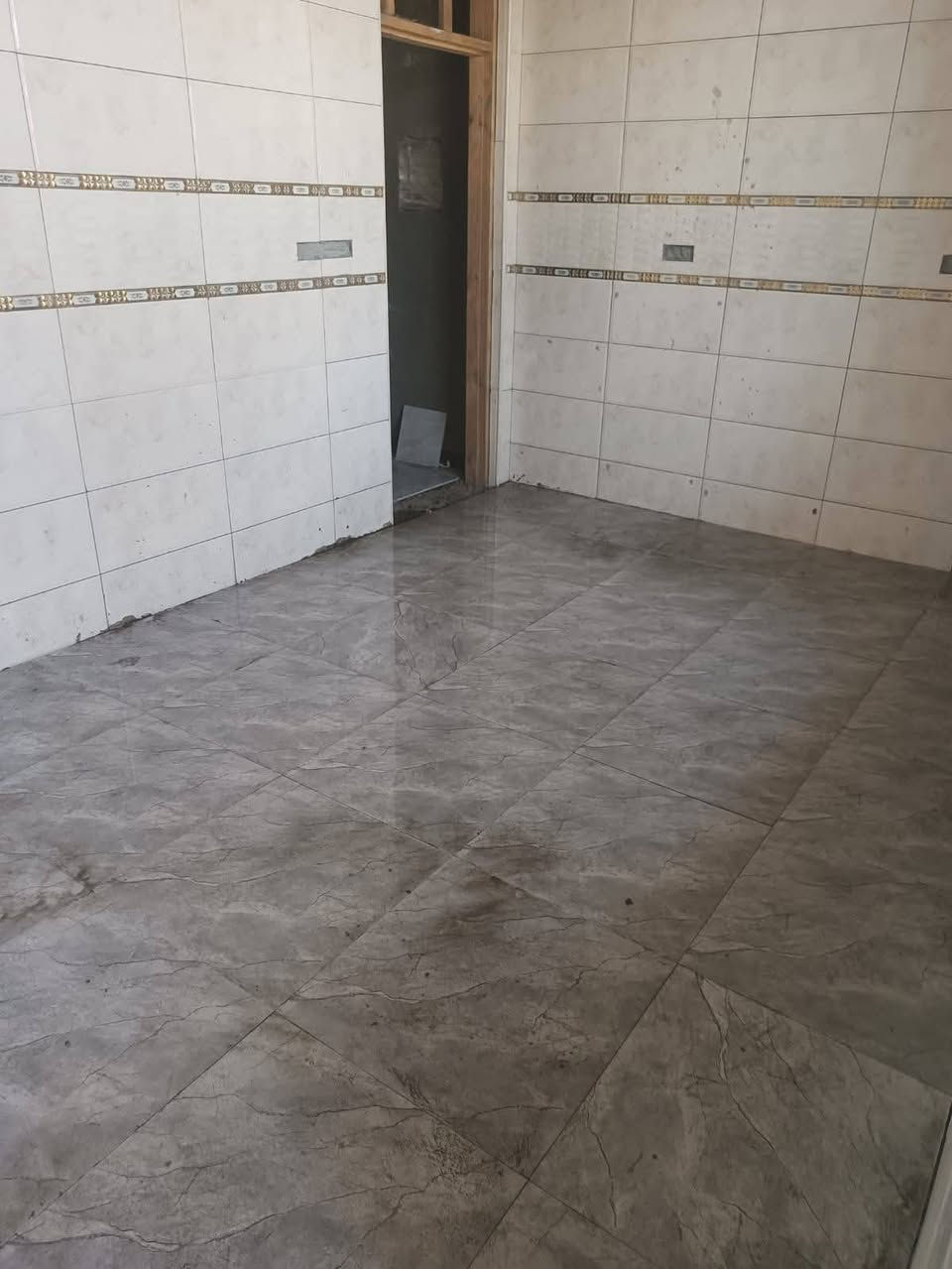 السلام عليكم اني خلفه مال سراميك من واسط الي محتاج خلفه مال سراميك اني حاظر المتر 6تالاف شغل درجة أولى ***********
