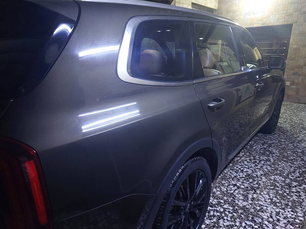 السلام عايكم اخوان
كيا تيلورايد 2020SX
السياره فول مواصفات حادثهه جاملغ وبنيد فقط بدون دواخل ممكينه وكير خير من الله السياره جاهزه من كل شي دينار ماتصرف عليه ايرباك استيرن فقط 
السعر 23الف دولار
السياره بسمي تحويل مباشر
***********
***********
