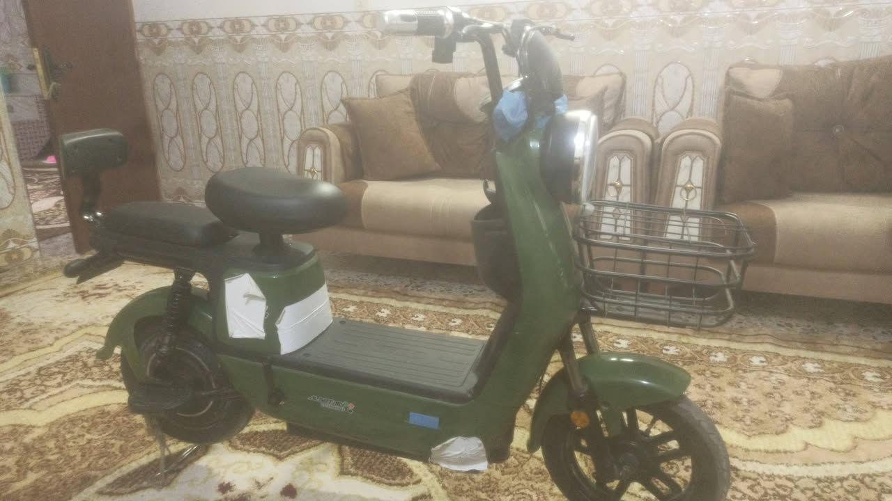 السلام عليكم للبيع دراجة شحن جديدة مستعمله اقل اسبوع سعر 250 وبيها مجال مكان بغداد حي الشهداء البياع اتصل ع رقم ***********
