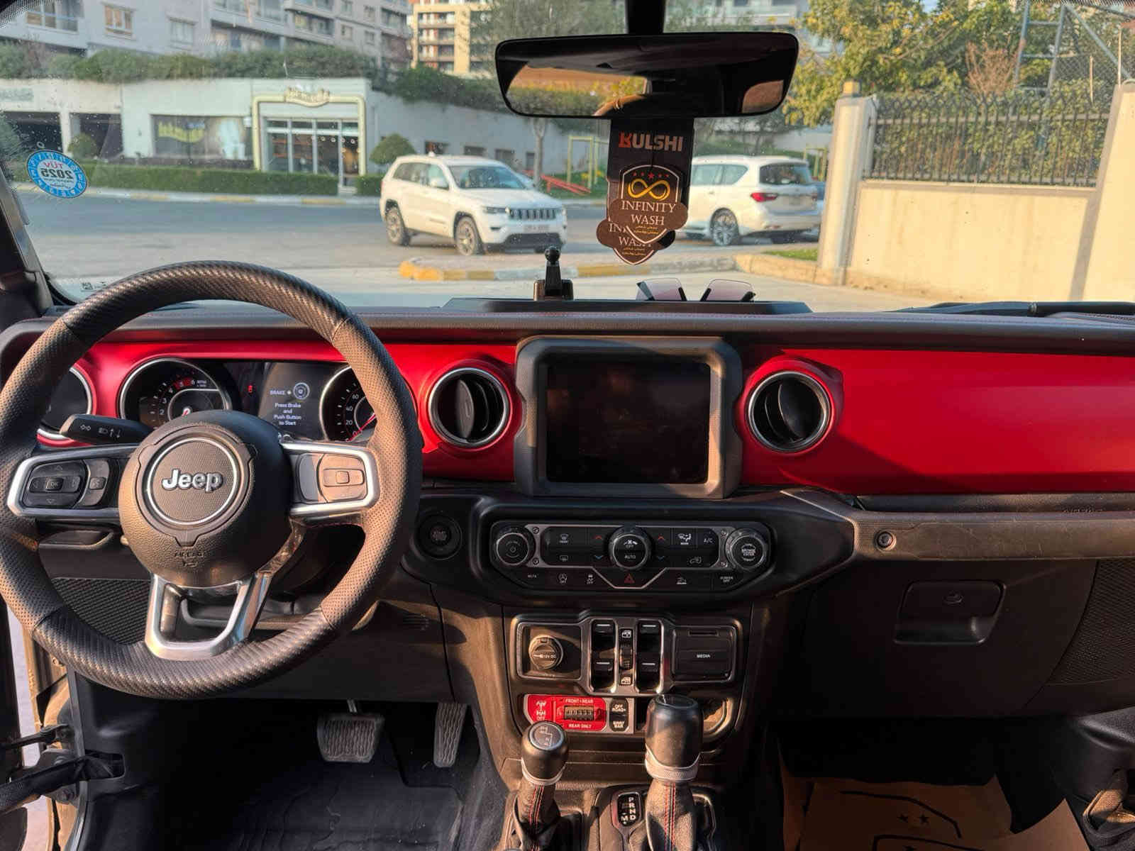 ‎جيب جلاديتور Robicon 2021
‎سيارة جديدة جداً ماشية 38 الف فقط 
‎  ‎المواصفات :
‎ا‎* نسخة موهافي .
‎ا‎* دفع رباعي 4x4 بنظام روك تراك .
‎ا‎* منظومة تعليق خاصة بالطرق الوعرة ارتفاع 2 أنج مع ممتصات للصدمات (دبلات) من نوع فوكس (FOX) .
‎غ‎* درع كامل اسفل وجوانب السيارة للحماية .
‎ا‎ ويل للطرق الوعرة اسود نصف لماع قياس 18 انج نسخة خاصة بالاصدار الأول .
‎ا‎* اطارات قياس 35 أنچ . 
‎  مقاعد بخطوط احمر .
‎* دشبول مع الستيرن مغلف بالجلد مع خطوط احمر نسخة خاصة بالاصدار
‎* تدفئة للمقاعد الأمامية . 
‎* مساحة تخزين اضافية تحت المقاعد الخلفية .
‎* محدد سرعة . 
‎* تلفون بلوتوث . 
‎* شاشه كبيرة مع نضام ملاحة نفكيشن GPS .
‎* سستم صوت الپاين مع 9 سماعات پريميوم .
‎* كاميرا خلفية مع امكانية التقريب (زوم) .
‎* حساسات خلفية .
‎*نظام (Auto Break System) مانع تصادم خلفي .
‎* مرايا متحسسة للاضاءة العالية .
‎* تشغيل عن بعد .
‎* دخول ذكي (بصمة) .
‎* لايت مع بلوجكتر زنون .
‎* بك لايت مع سكن لايت LED .
*‎سقف كشف .
‎* ابواب قابلة للازالة .
‎* زجاج امامي قابل للطي .
‎* غطاء للصندوق الخلفي قابل للطي .
‎* عزل كامل للصندوق والباب الخلفي مقاوم للخدوش .
‎* إضاءة داخل الصندوق الخلفي . 
‎* ماخذ للتيار الكهربائي 220 ڤولت .
‎* منظومة كاملة للقطر (السحب) . 
‎* نظام (Auto Start System) التشغيل والاطفاء 
الاوتوماتيكي للتوفير في صرف* 
*سياره كامل بي بي اف*
كتاب جام اسود*
‎ا‎المحرك : V6.  3.0 eco disel ***********. سعر ٣٦٥
