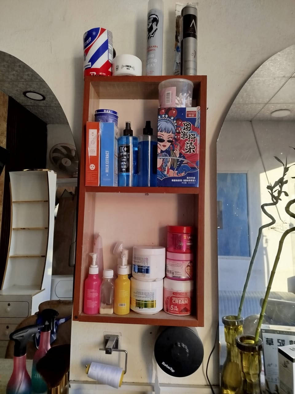 سلام عليكم ميزين ومرايتين نضيفات بسعر مناسب نشره خلفيه بيهن قيم واخذ  ***********
