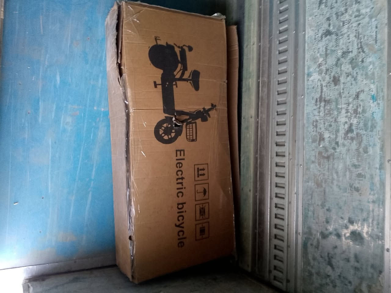 السلام عليكم
دراجه شحن بعدهي بلكارتون مكاني جميله سعر 300 
***********📞
