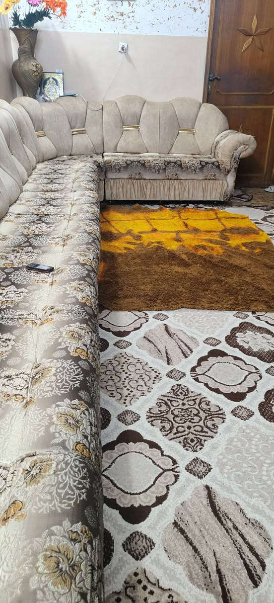 ديوان 12متر اسفنجة رقم واحد اقماش جديد خشب شغل موصل السعر 400 اوبي مجال هاتف *********** أو ***********
