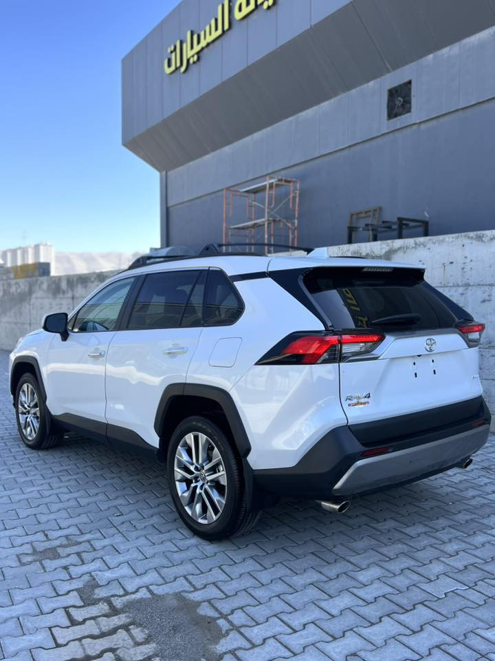 ✅كاتي تترقم شمالي فقط وصول جديد 

Toyota RAV4.2024 limited 1/1 

أعلا فئە مواصفات راف فور

♂️ عدادالمسافه 9 الف   mile

للون  أبيض 

موديل 2024 بنزين وارد أمريكي

⚙️ حجم المحرك 4 سلندر (2.5L) 

💵 (السعر 25,000 $)مجال
شدتين و خمسين ورقه

♦️ المواصفات LIMITED

بصمة ابواب

شغال 

٥كامرات 360درجه 

ستيرن هيتر 

كشنات تدفئه وتبريد

كشنات خلفي تدفئە

كشنات خزن

وايرليس چارج

حساسات امامي

حساسات خلفي 

كشنات جلد  

شاشه لمس كبير

شاشه الكتروني 

سماعات JBL  

مضخم صوت 

بصمة تشغيل 

صندوق شفط كهربائي 

كشنات كهربائي  

فتحة سقف سلايد 

رادار أمامي(تحديد مسار)

رادار جانبي (نقاط عمياء)

رادار خلفي(التحذير من الاصطدام)

تحكم وضعيات القيادة Drive Modes  

اوتو ستارت (Auto start)

اوتو ستوب(Auto Stop)

هاند بريك بصمة

اوتو هولد(Auto Hold)

تحكم وضعيات القيادة ECO,NORMAL,SPORT

مانع انزلاق+ABS

حساسات خلفية+كاميرا

تحكمات استيرن

تبريد قطعتين 

وبقية المواصفات المعروفة

الضرر كما موضح بالصور بابين  ودعامي أمامي صبوخ 

2T3Y1RFV0RW333931 رقم شاصي✅

ايرباك كلش سليمة ١٠٠/١٠٠

بدون دواخل  

(العنوان/سليمانيه)

                 - - - - - - - - - - - - - - - - - 

✅للاتصال/

***********
