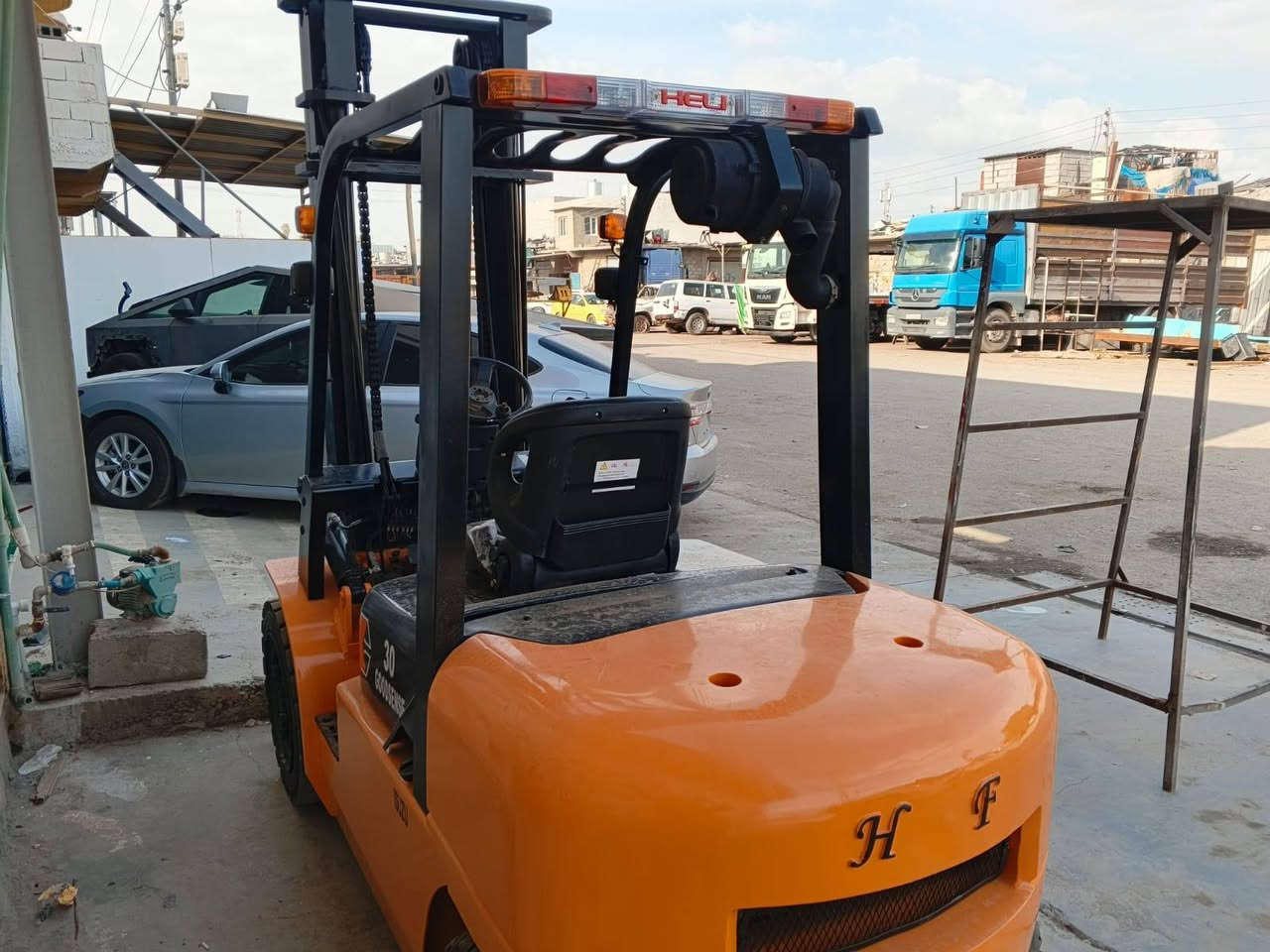 للبيع رافعه صيني نوع HF 3طن 3حركة منفيس بي كمال شغال محرك كير شرط سعر 65$.    ***********
