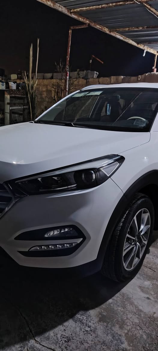 توسان 2018 بغداد بأسمي ماشيه 87 الف حقيقي مكفوله كفاله عامه من كلشي مواصفات عاديه بدون اي نقص والسعر 184 وبيه مجال بسيط السياره مال بيت جديده واحلى من الصور سكني بغداد 
***********
